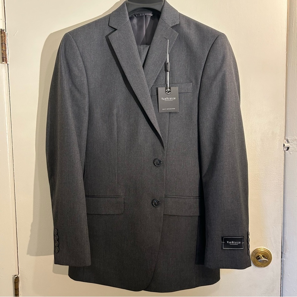 Van Heusen Men's Gray Suit